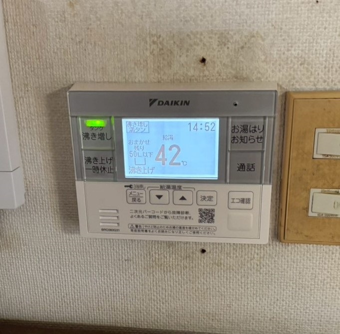 沖縄県 沖縄市 Ｋ様邸 ダイキンエコキュート EQA37YVH 台所リモコン