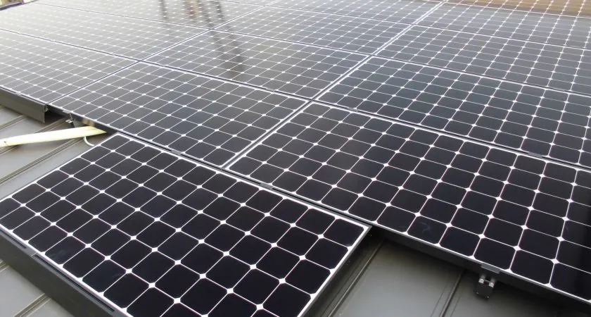 大阪府 岸和田市 U様邸 太陽光発電 東芝 253w 6.072kw 施工事例