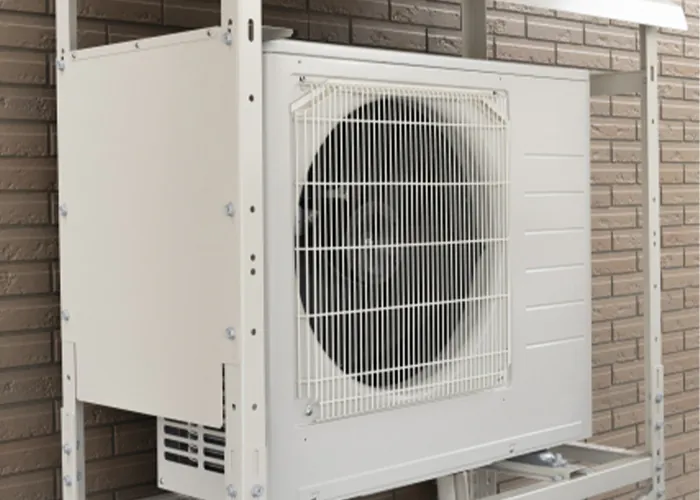 エコキュートの室外機から水漏れした場合の対処法は?エラーコードや修理費用などもわかりやすく解説